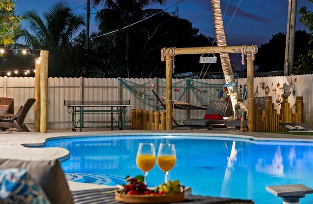 Paradise Villa-Lux Villa Near Beach, Pool & Fun Stay.