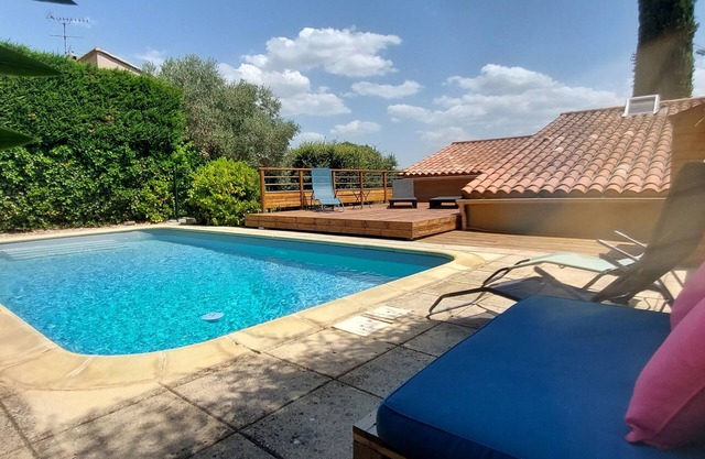 Parc Naturel du LuberonApartment in villa, swimming pool, quiet, panoramic view