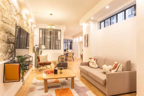 ParisConciergerie - Duplex for 12 with Cinema, 4BR