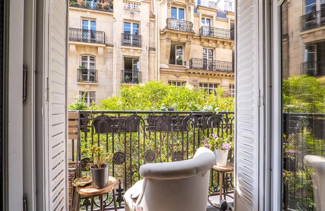Parisian Panache, by Veeve