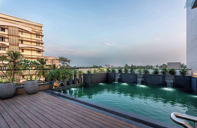 Park Inn & Suites By Radisson Thrissur East Fort