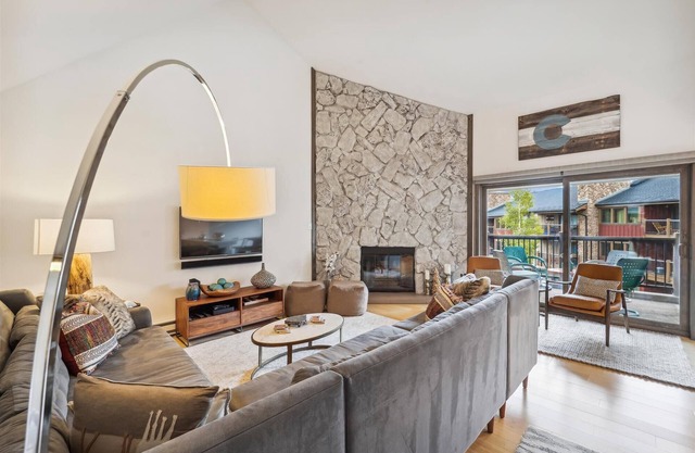 Park Place 302C: Great Location-Walk to Town & Skiing.