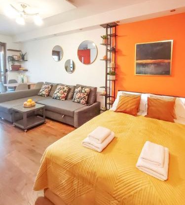 Parking Prywatny Słodka pomarańcza by Rentoom