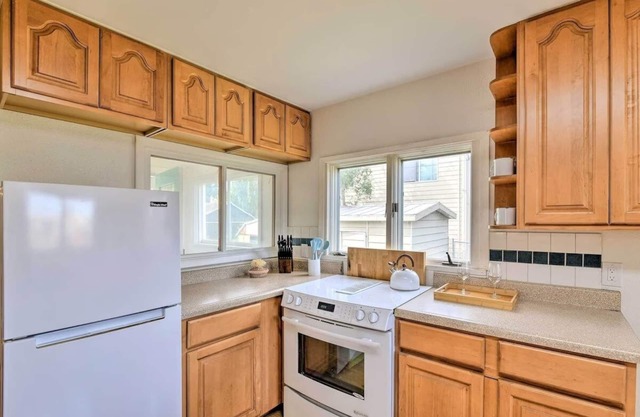 Parkstrip Place, Pet Friendly Downtown Home by RedAwning