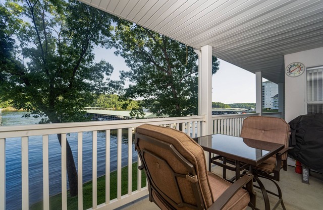 Parkview Bay 212 - Lakeside Condo w/State Park View