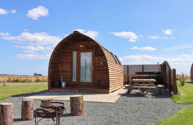 PARLIAMENT, pet friendly, character holiday cottage in Bridlington