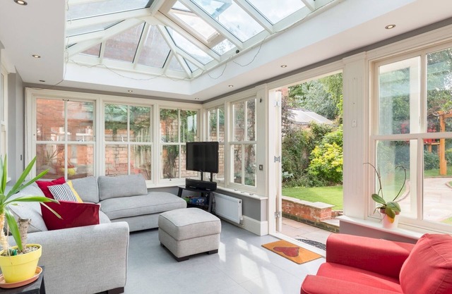 Pass the Keys | 4Bed Home in Kenilworth with Parking