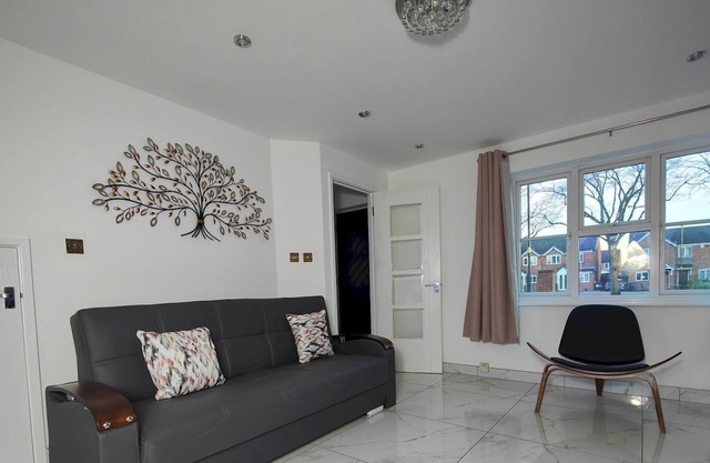 Pass the Keys | Beautiful Modernised 3 Bedroom House with Driveway