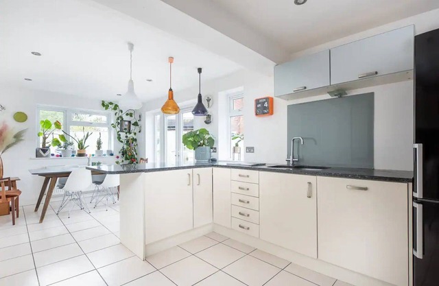 Pass the Keys | Cosy Family Home with Parking