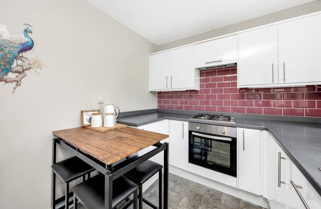 Pass the Keys | Large 3BR Home in Chigwell with Spacious Garden