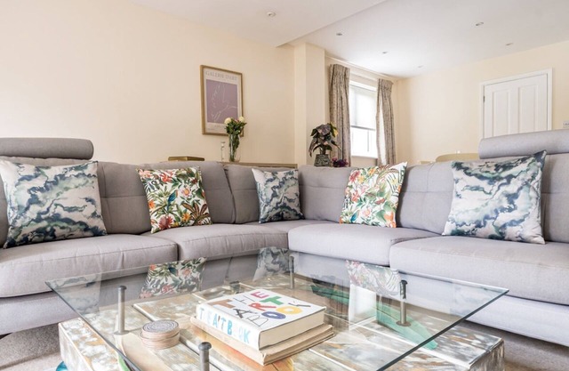 Pass the Keys | Spacious family home in Surrey