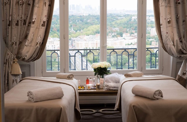 Pavillon Henri IV Hotel Restaurant Gastronomique Terrasse