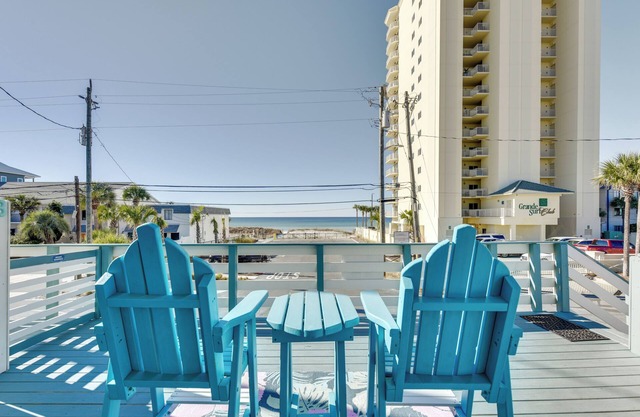 PCB Apt w/Balcony & Gulf Views: Walk to Beach