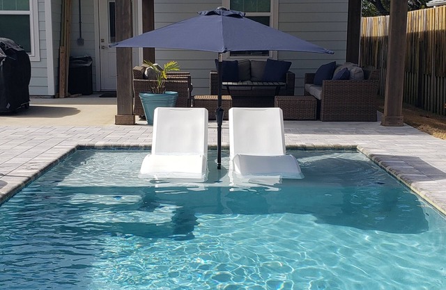 PCB/Laguna Beach & 30A -3/2 Home - Heated Pool - Walk to the Beach!