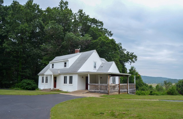 Peacefield: Farmhouse in the Shenandoah Valley