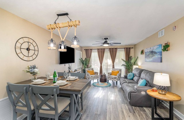 Peaceful 2/2 Pondside Condo · Half Mile from Beach