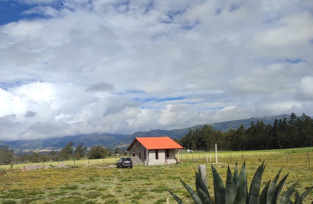 Peaceful 3-bedroom chalet in Pujilí with 2700 m² of outdoor space.
