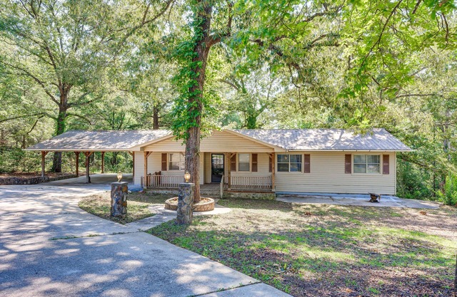 Peaceful Alabama Vacation Rental w/Large Deck