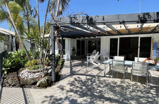 Peaceful Benowa Retreat