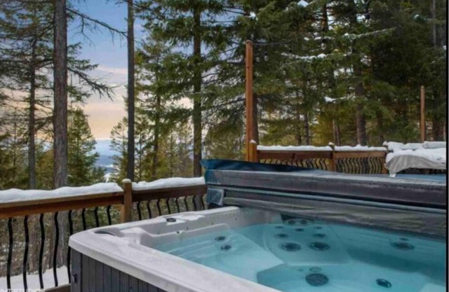 Peaceful Cabin: Trails, Winery, Fire-pit & 12 Acr