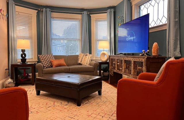 PEACEFUL CHARM - Humble Luxury minutes from Boston, Beach & Casino