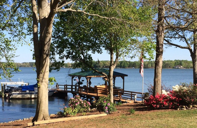 Peaceful & Clean Waterfront Suite on the Lake Norman Main Channel