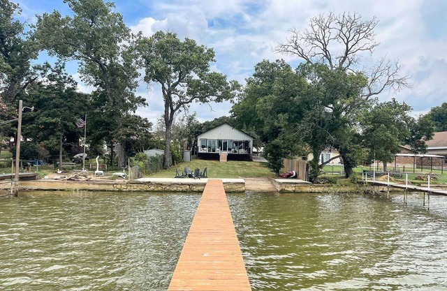 Peaceful Eagle Mountain Lakefront Property! Private & Secluded with Swimming, Fishing & Boat Tie-up!