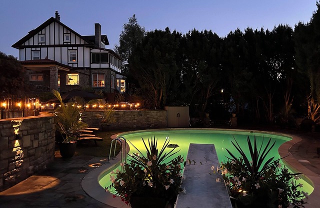 Peaceful escape! PRIVATE 1BR apartment! Stone FP, pool & pickleball court.