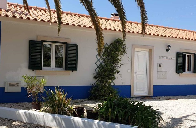 Peaceful family retreat by the pool, only minutes away from the beach