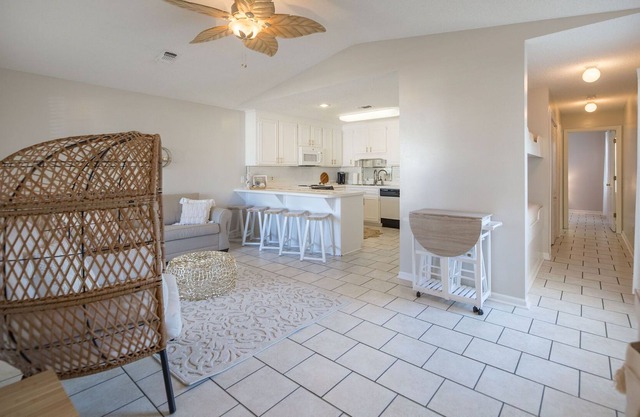 Peaceful Gated Resort-4 Min Walk To Beach! Snowbirds Welcome!
