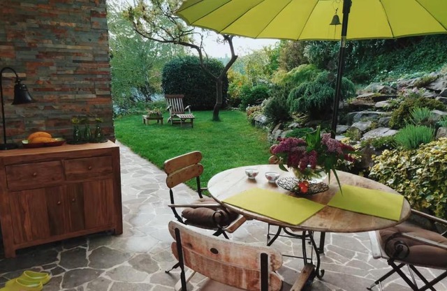 Peaceful Heartwarming Home With A Green Terrace