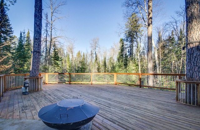 Peaceful Hibbing Getaway: Heated Floors, Fire Pit!