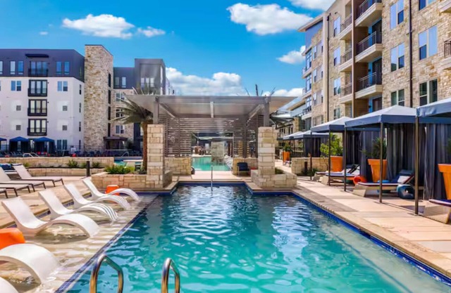 Peaceful Hideaway W/Pool, Gym & Free parking