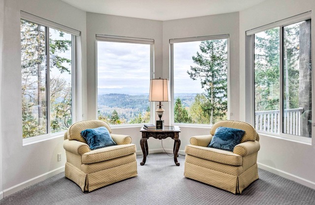 Peaceful Issaquah Hideaway w/ Sweeping Views