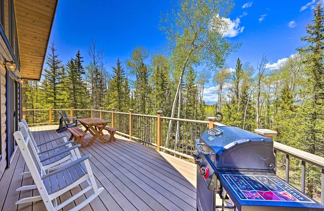 Peaceful Jefferson Cabin w/Deck - Pets Welcome!