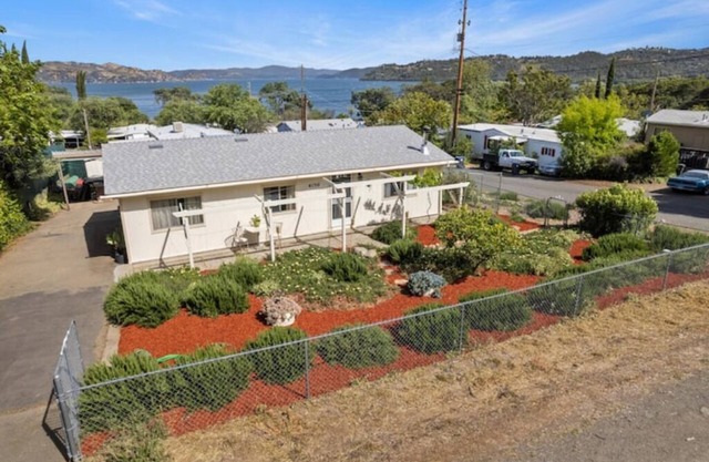 Peaceful Lake House 2bd/2ba
