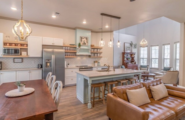 Peaceful, LARGE fenced property, perfect for families & pets in the hill country