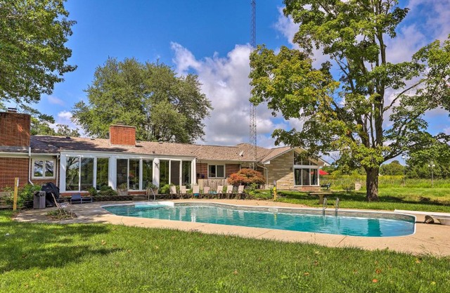Peaceful Lebanon FarmhouseandRanch with Pool!