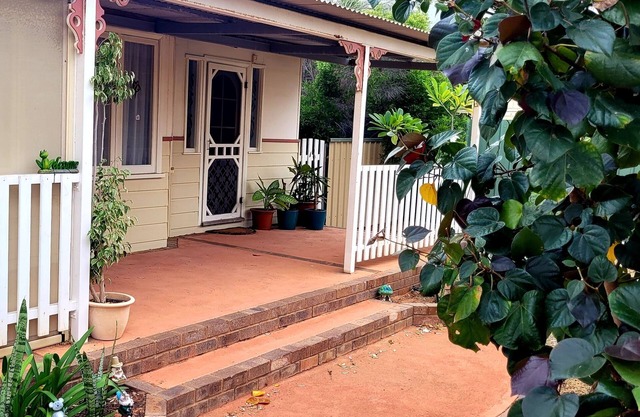 Peaceful location close to the Ocean. Short walk to restaurants, shops, bars