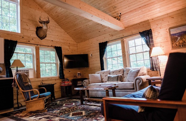 Peaceful Mountain View Retreat Near Snowshoe & Hiking