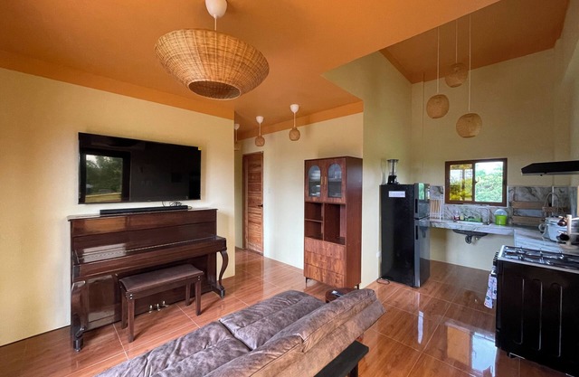 Peaceful One-bedroom Couple's Retreat with AC, WiFi near Urbiztondo