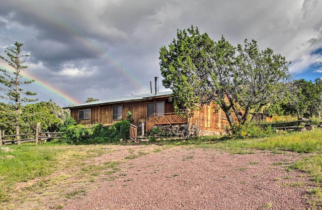 Peaceful Ranch Cabin, 3 Mi to Becker Lake!