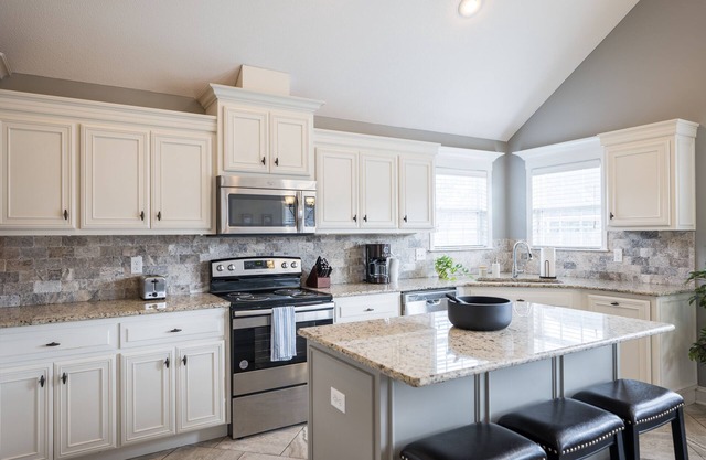 Peaceful Retreat on Newbury with Pool, Soaking Tub, King Bed