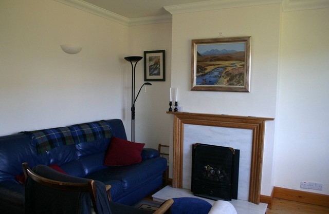 Peaceful Secluded Garden Cottage is near to beach, rail, bus and bustley town.