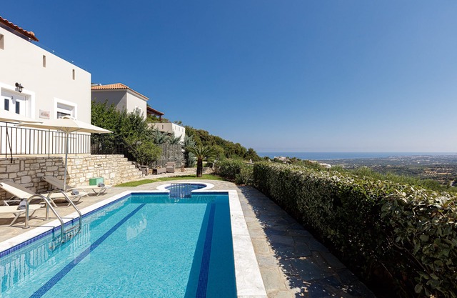 Peaceful Villa with private adults & kids Pool, Ping Pong & Panoramic Views