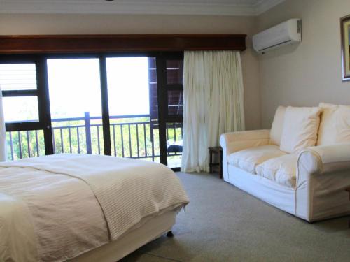 Peaceful Zimbali Escape with Pool, Deck & Views