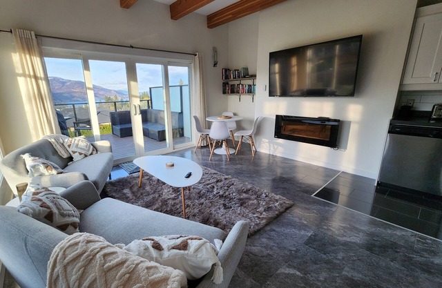 Peaks & Vines Lakeview Hideaway – Relax and Restore