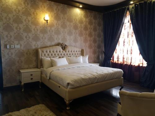 PEARL LODGE's DHA NEAR AIRPORT