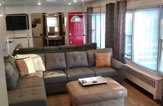 PEARL'S CAPE COD/NEAR HEMPSTEAD LAKE PARK