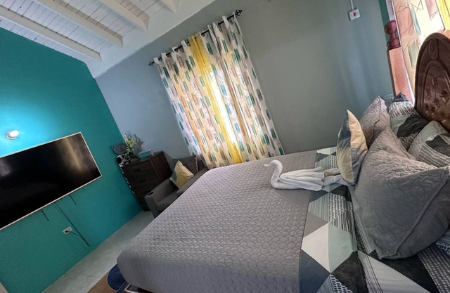 Pearle Casa- Relaxing, 24hrs Gated Secured Home.